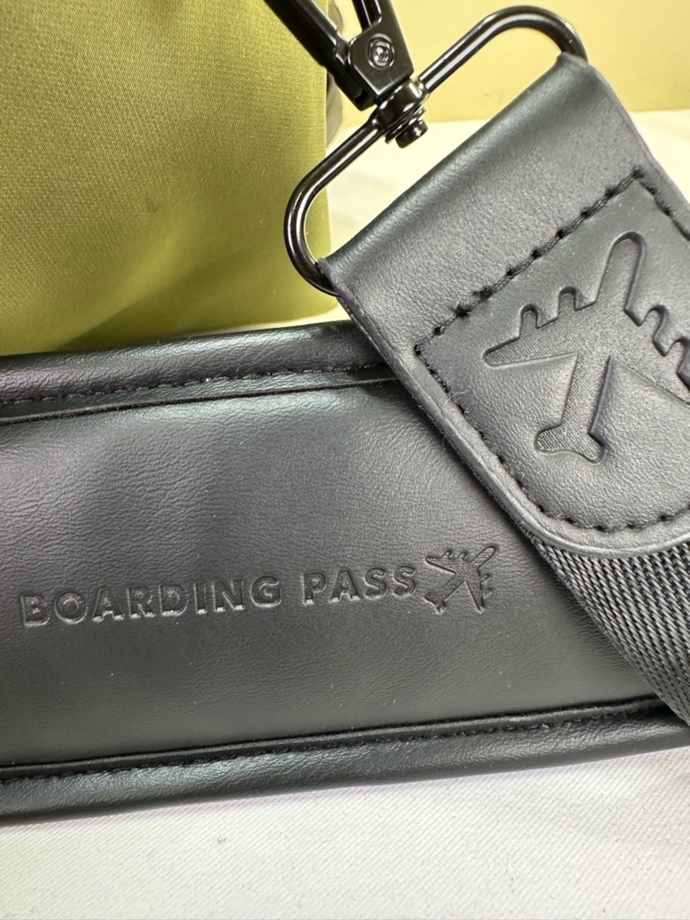 Boarding Pass Expedition High Density Sport Nylon Weekender Olive Laptop Ready - Picture 10 of 13